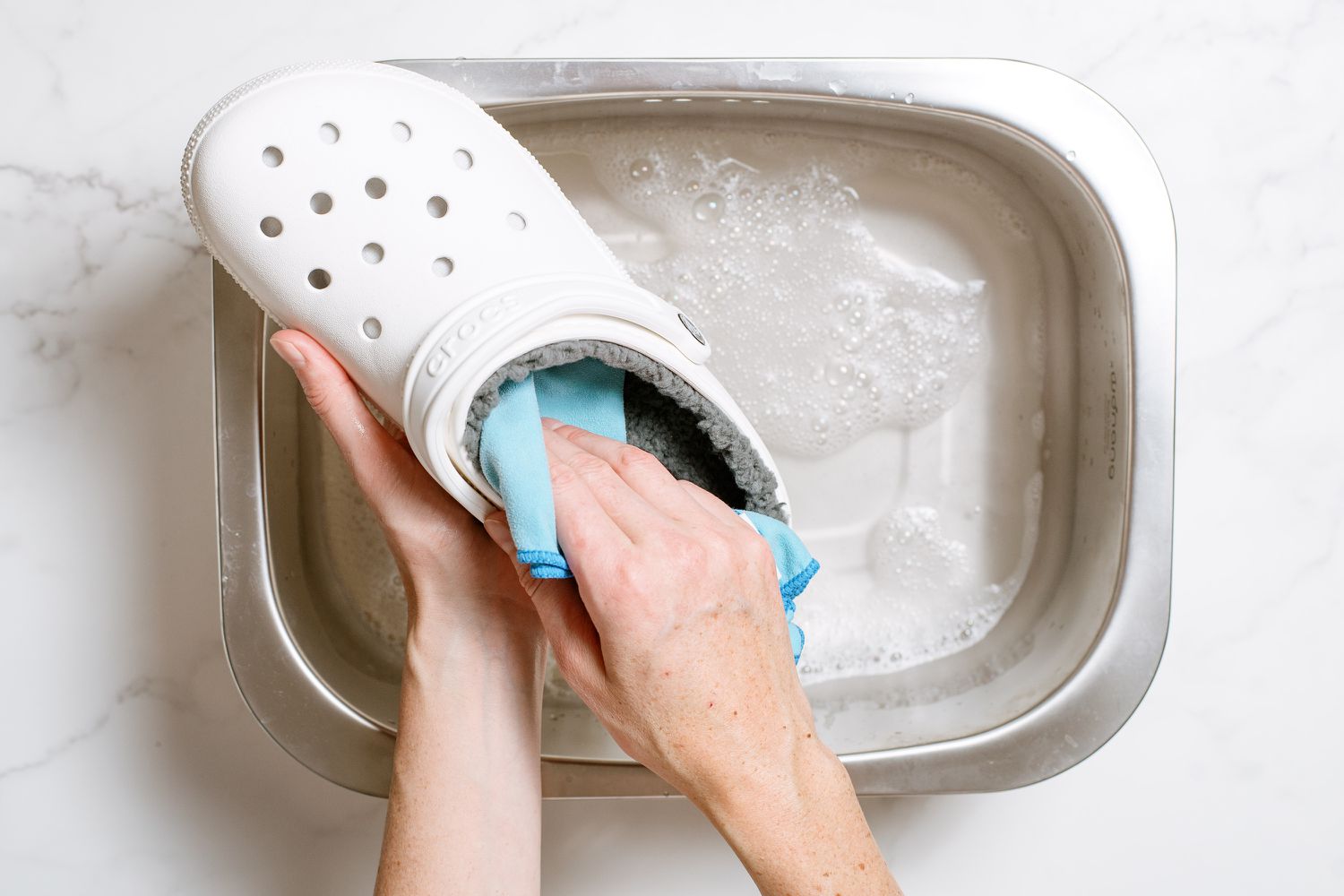 How To Clean Crocs Full Cleaning Guide 2023 3478